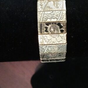 Elegant Gold Bracelet